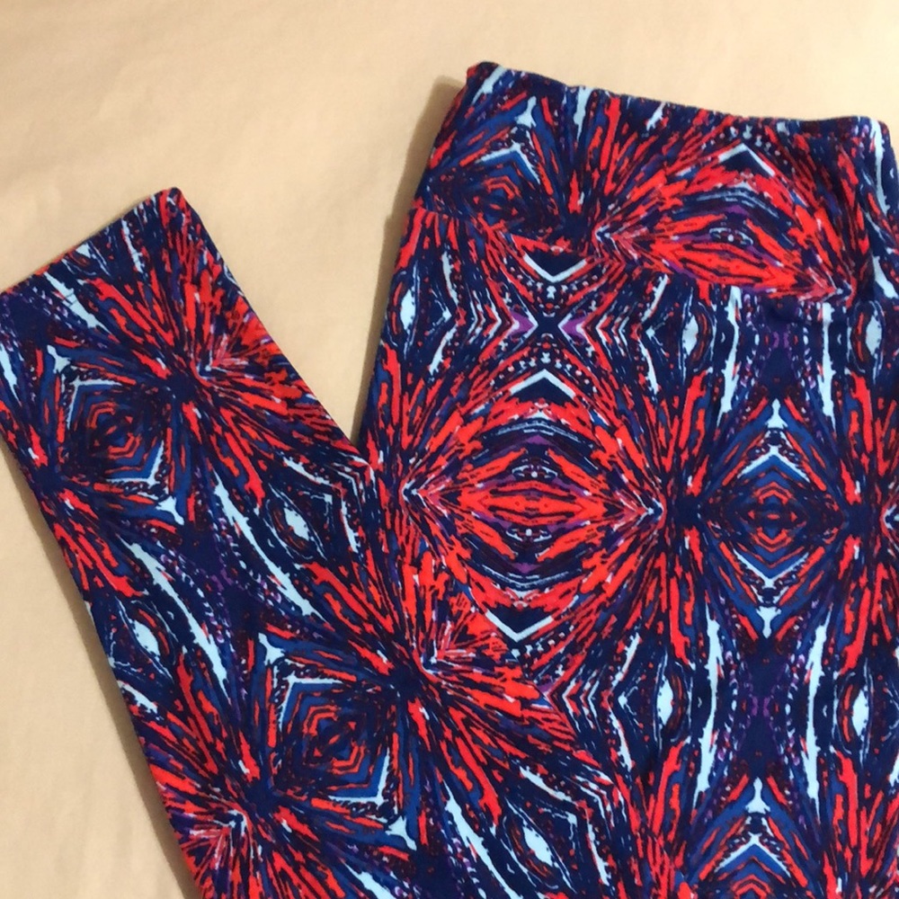 LuLaRoe leggings Tall & Curvy Soft Blue Red and Purple Starburst Pattern T&C
